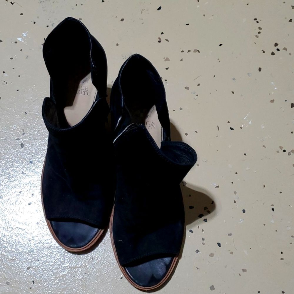 Vince Camuto Peeptoe Shoes Size 10M/40